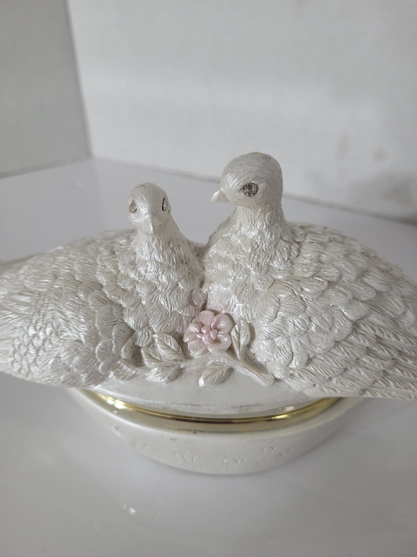 Collectible White Lovebird Trinket and Jewellery Box with Red Velvet Interior – 8 Inches