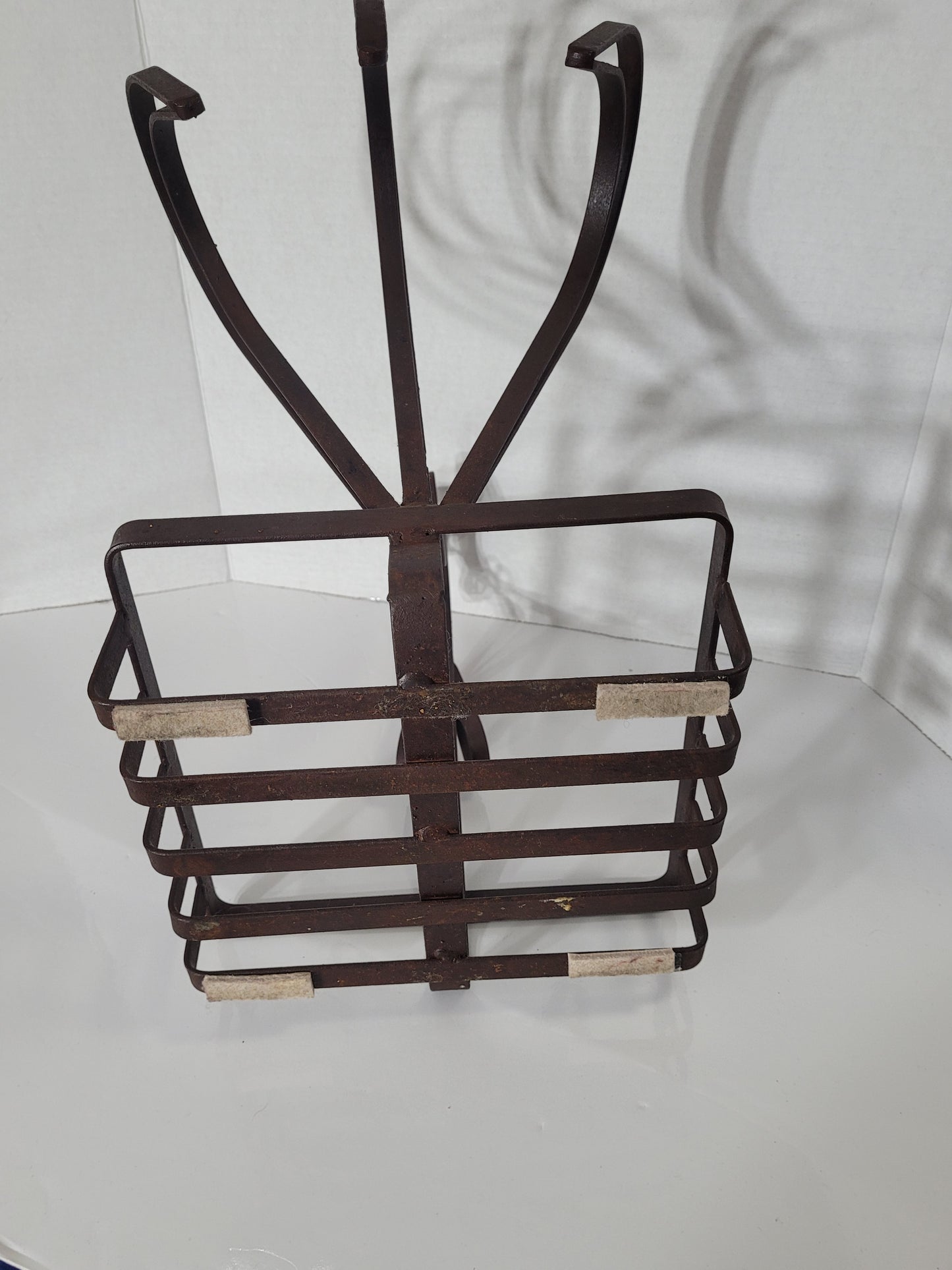 Rustic Iron Rooster Kitchen Basket – Farmhouse Countertop Décor