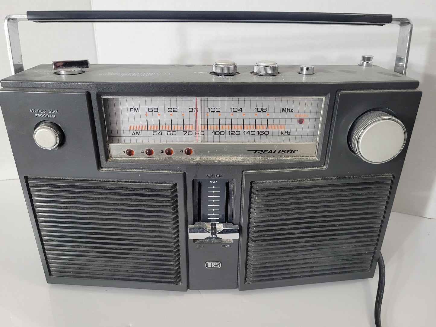 Vintage Realistic Concertmate 8 AM/FM Stereo Radio & 8-Track Player – Model 14-920A