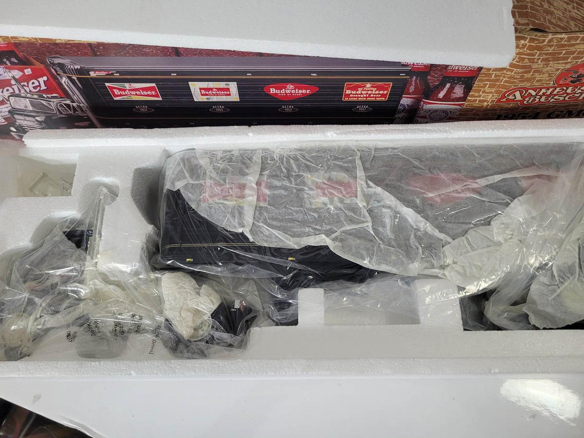1999 ERTL Budweiser 1954 GMC Series 950 Tractor Trailer Die-Cast Coin Bank – Stock #27170 – Original Box