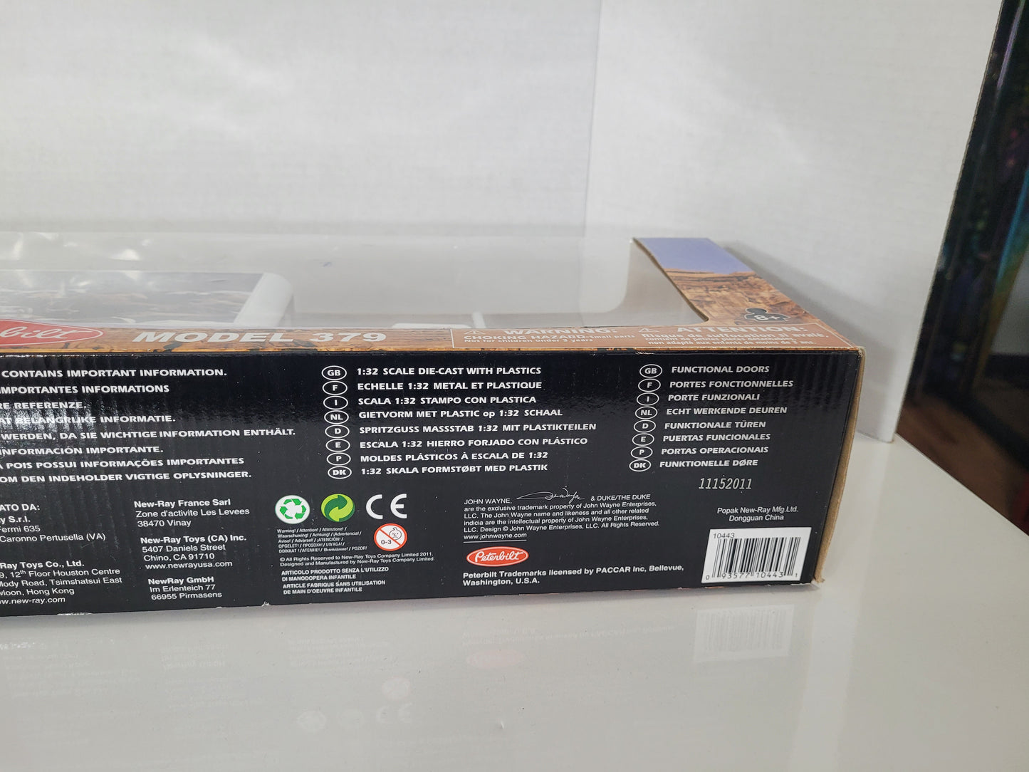 John Wayne New-Ray Peterbilt 379 Die-Cast Semi Truck – 1:32 Scale – Original Box
