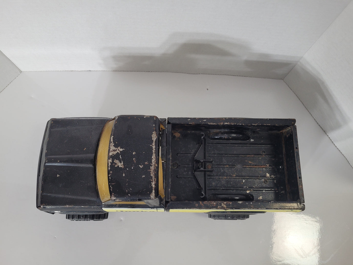 Vintage Tonka No. 11062 Black & Yellow Pressed-Steel 4×4 Pickup Truck – 14"