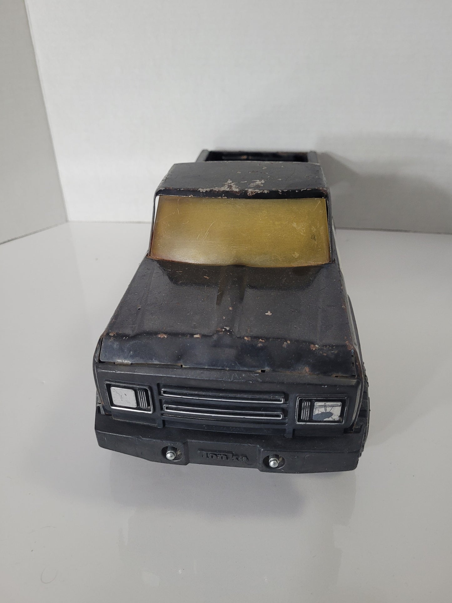 Vintage Tonka No. 11062 Black & Yellow Pressed-Steel 4×4 Pickup Truck – 14"