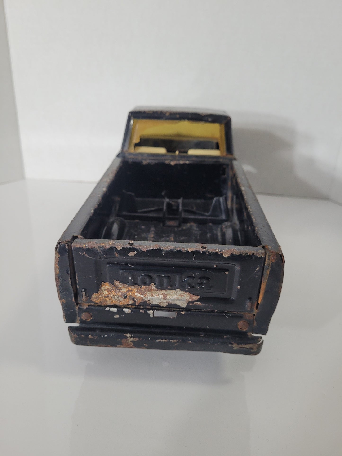 Vintage Tonka No. 11062 Black & Yellow Pressed-Steel 4×4 Pickup Truck – 14"