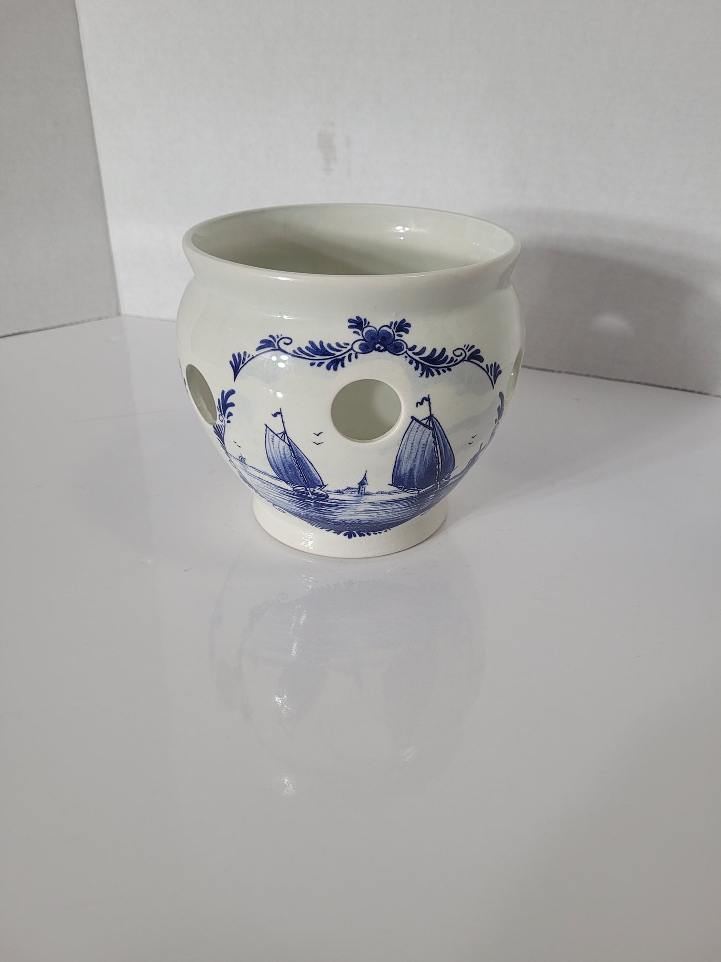 Vintage ’t Delftsche Huys Delft Blue Crocus Bulb Planter – 5-Inch – Made in Holland