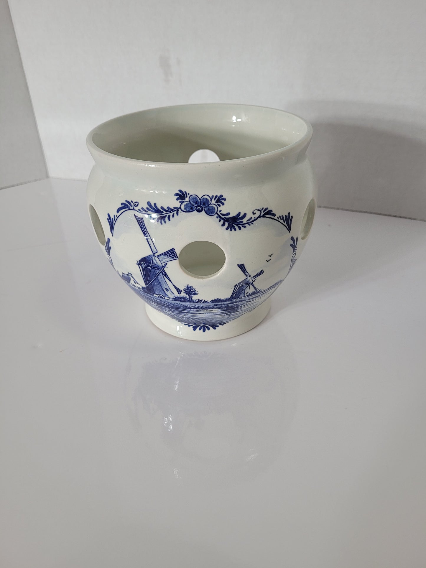 Vintage ’t Delftsche Huys Delft Blue Crocus Bulb Planter – 5-Inch – Made in Holland