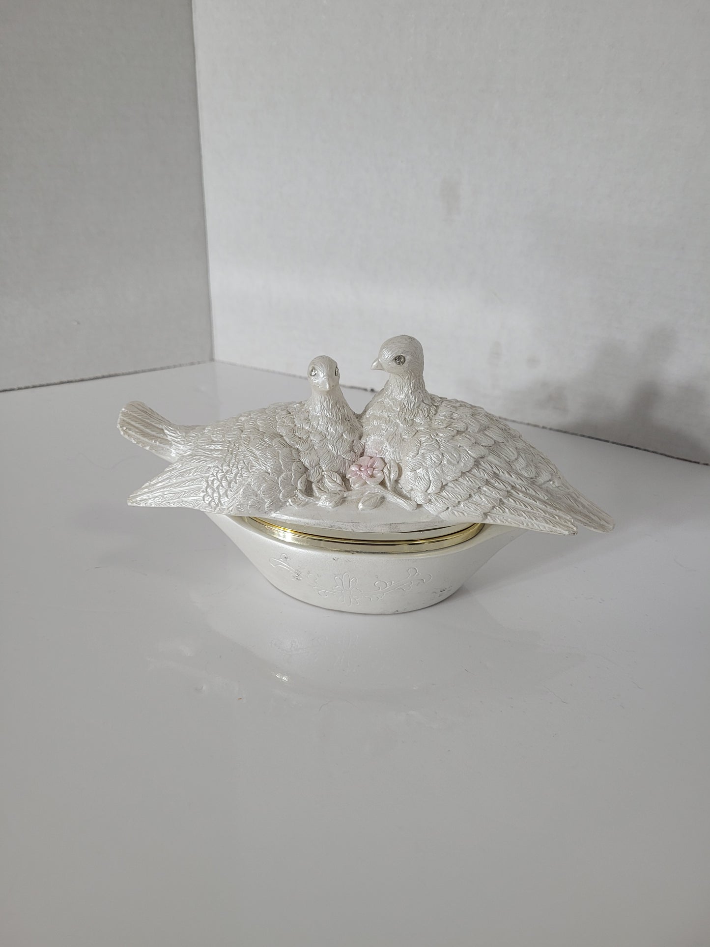 Collectible White Lovebird Trinket and Jewellery Box with Red Velvet Interior – 8 Inches