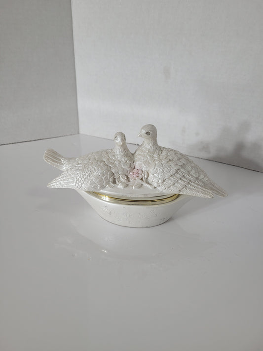 Collectible White Lovebird Trinket and Jewellery Box with Red Velvet Interior – 8 Inches