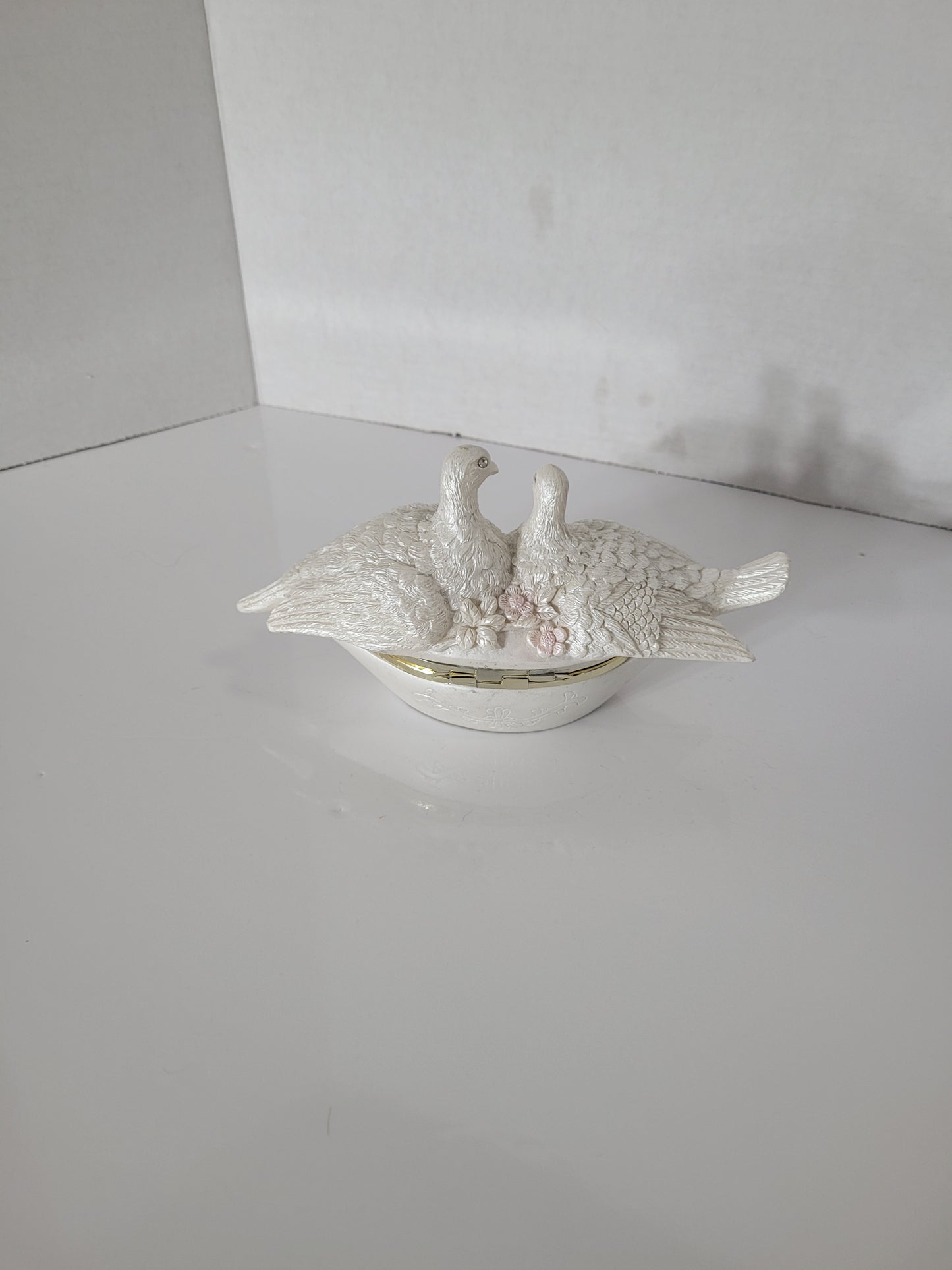 Collectible White Lovebird Trinket and Jewellery Box with Red Velvet Interior – 8 Inches