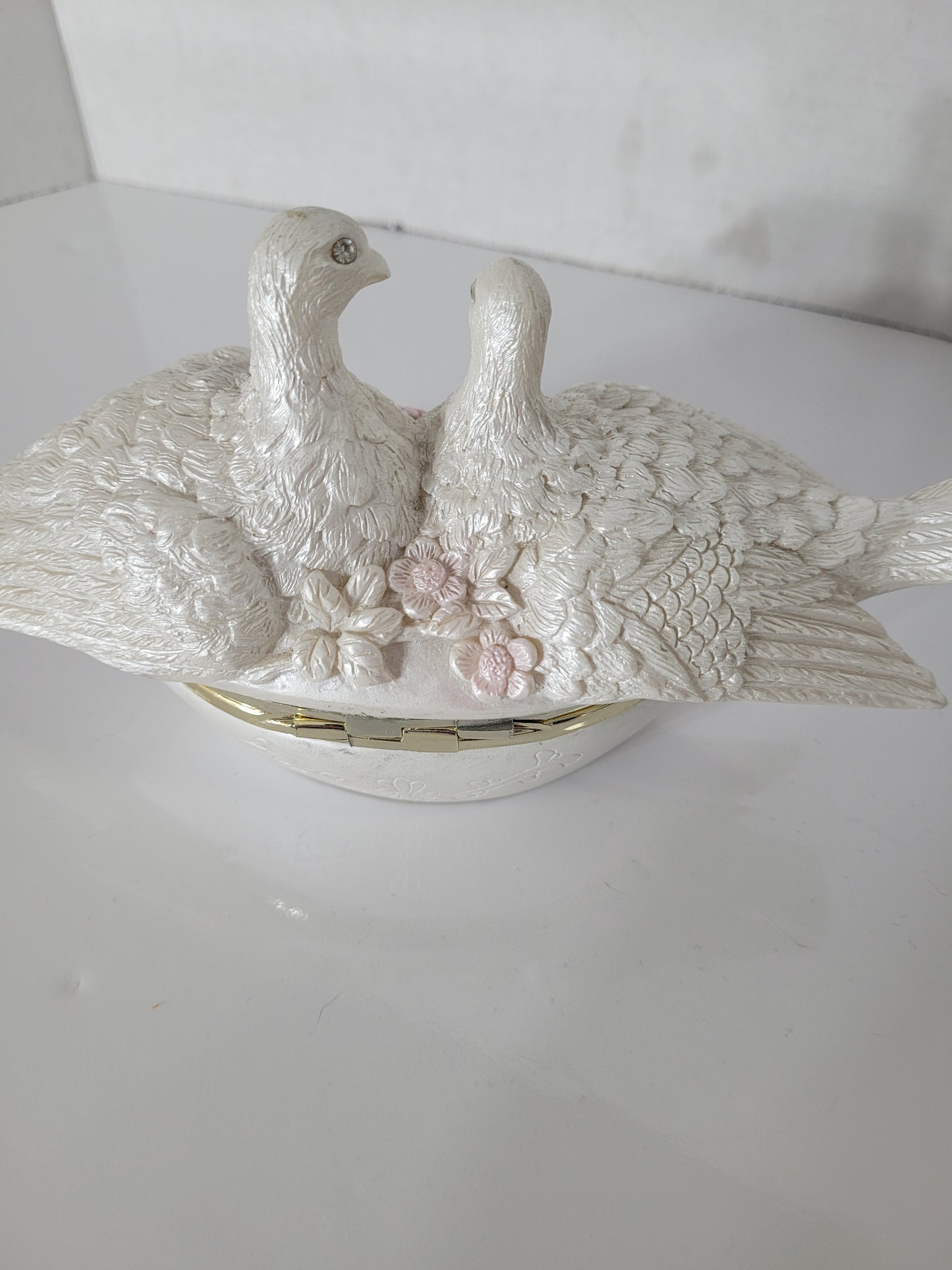 Collectible White Lovebird Trinket and Jewellery Box with Red Velvet Interior – 8 Inches