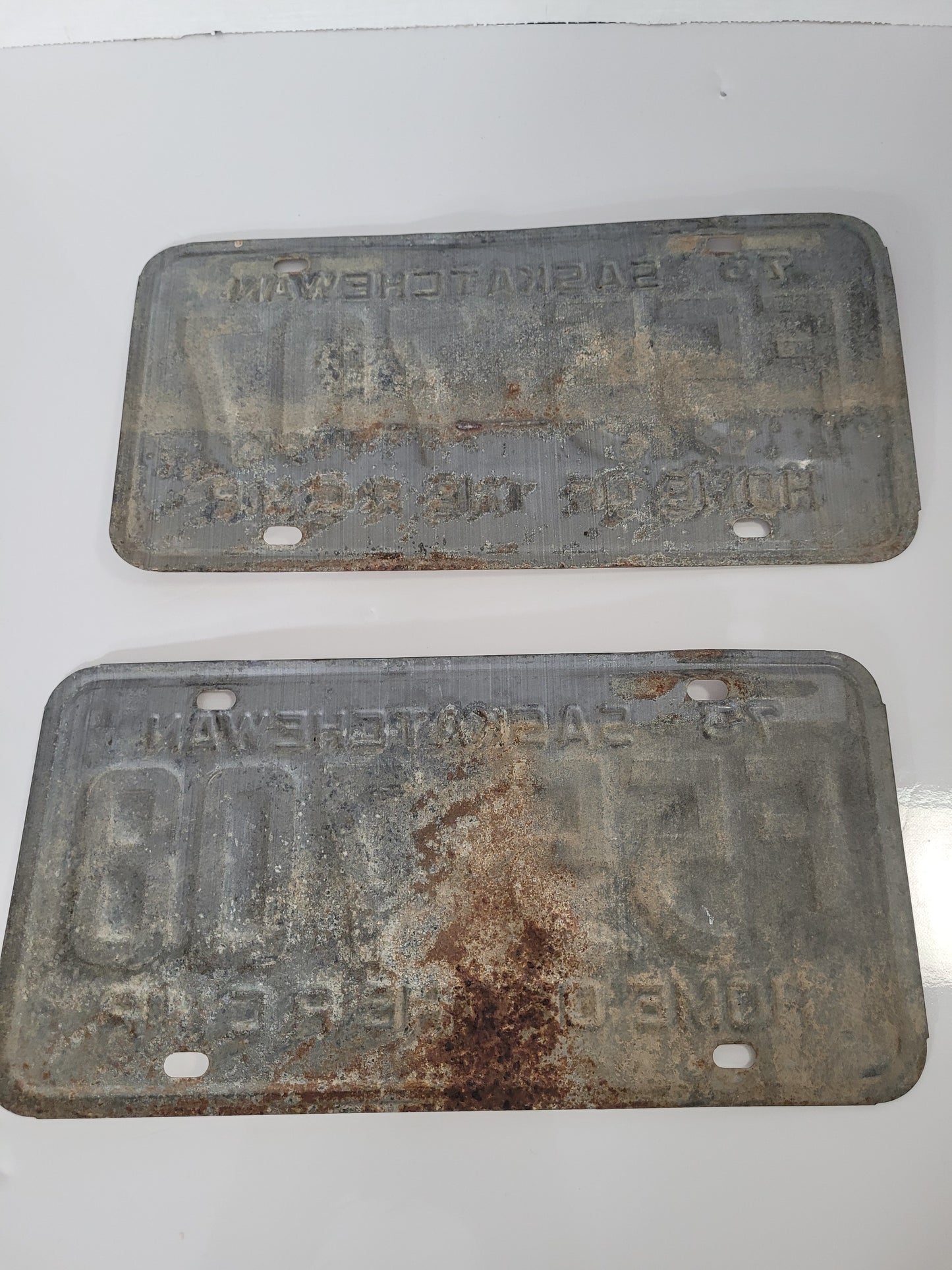 Rare Consecutive 1973 Saskatchewan “Home of the RCMP” Licence Plates – F55-707 & F55-708