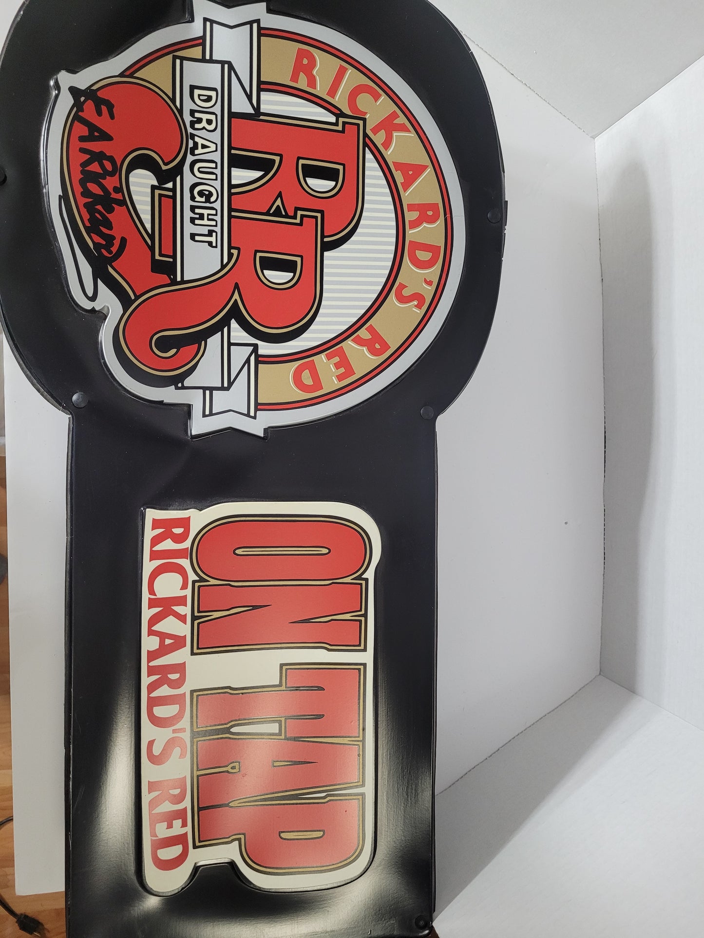 Vintage 1988 Rickard’s Red “On Tap” Light-Up Beer Sign – 27-Inch Canadian Bar Display