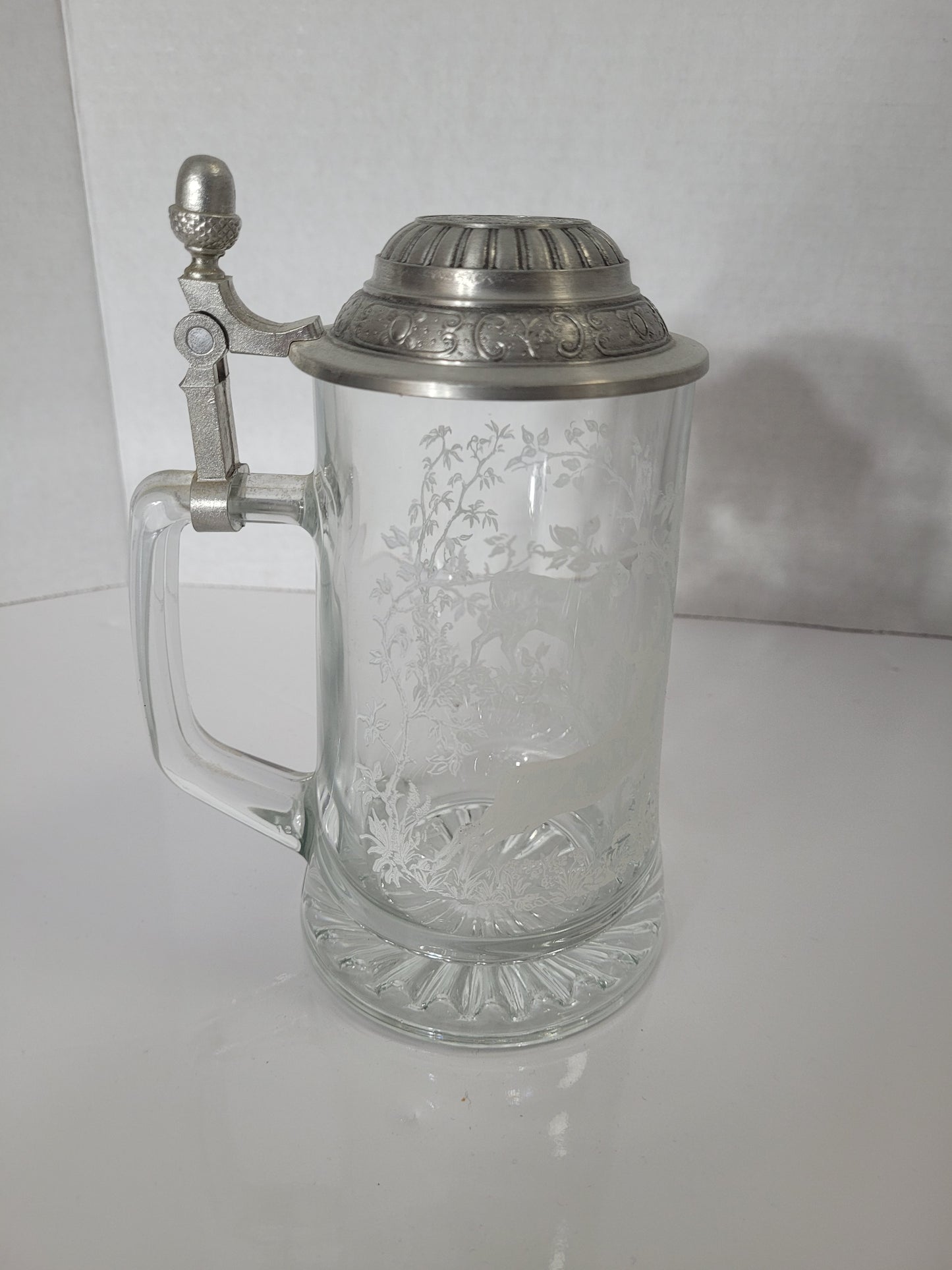 Vintage Etched Glass Deer Beer Stein with Bavarian Crest Lid – 6.5" × 3.75"