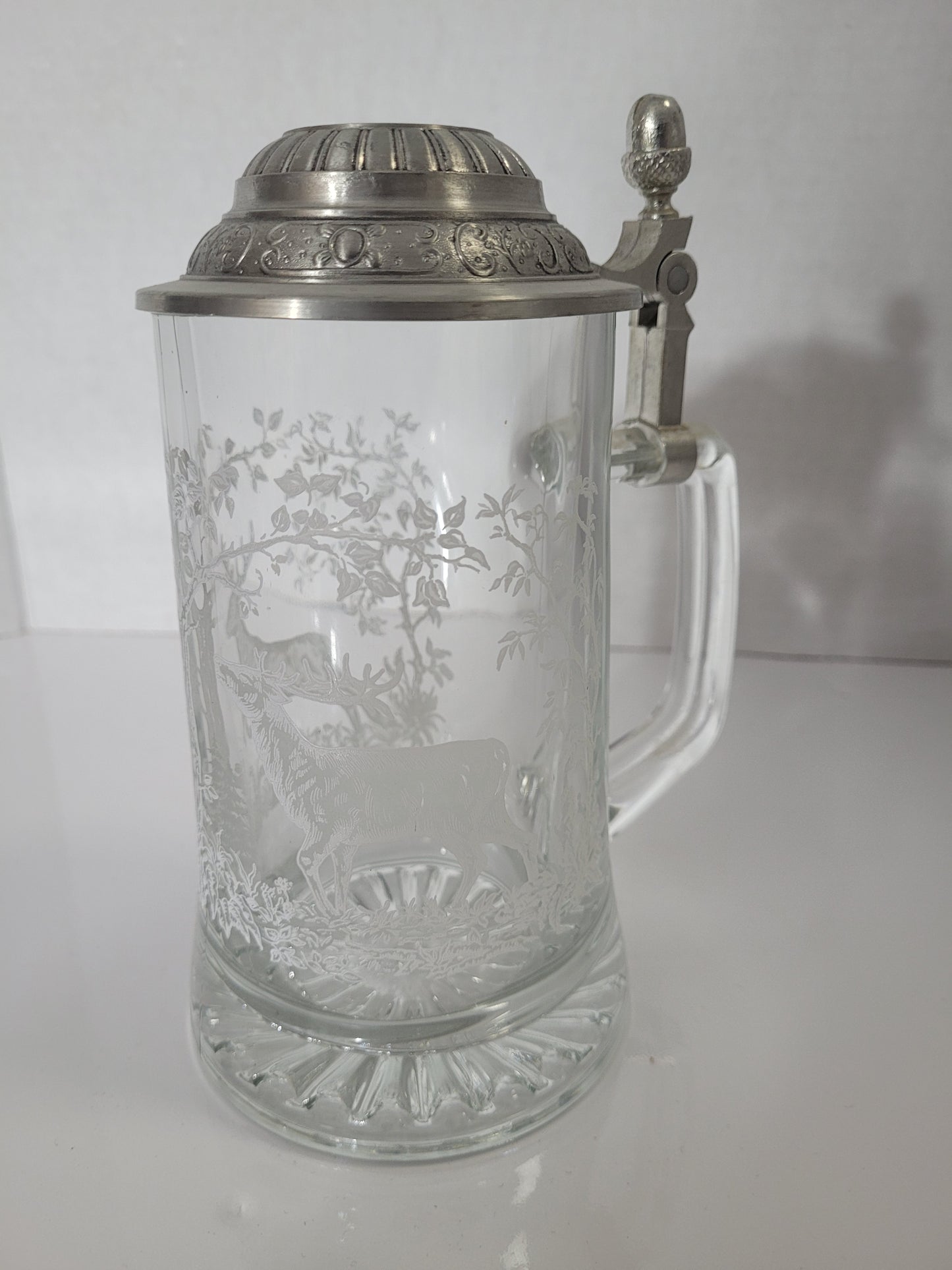 Vintage Etched Glass Deer Beer Stein with Bavarian Crest Lid – 6.5" × 3.75"