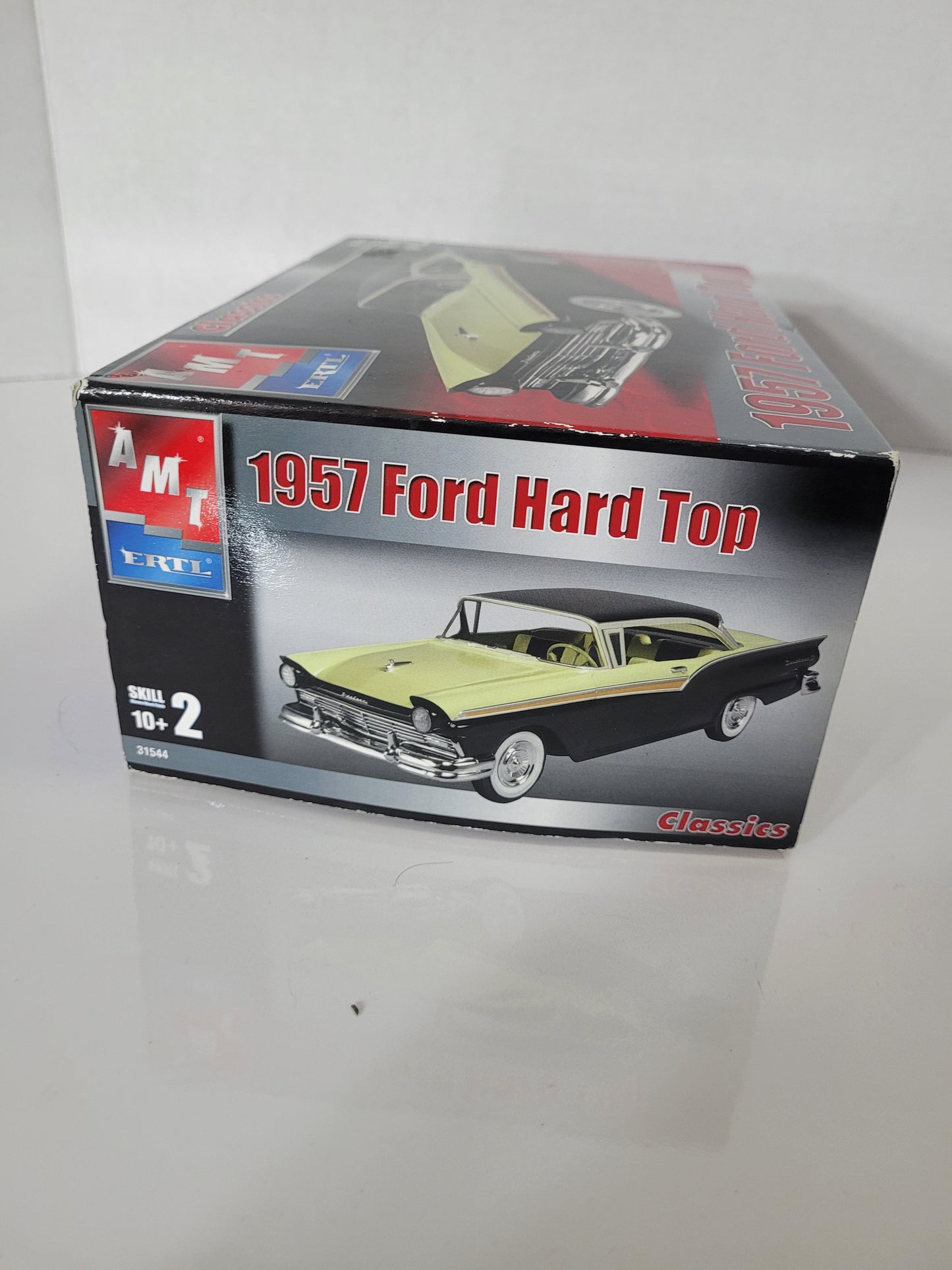 Vintage AMT/ERTL 1957 Ford Fairlane 500 Hardtop Model Kit – 1:25 Scale – Open Box