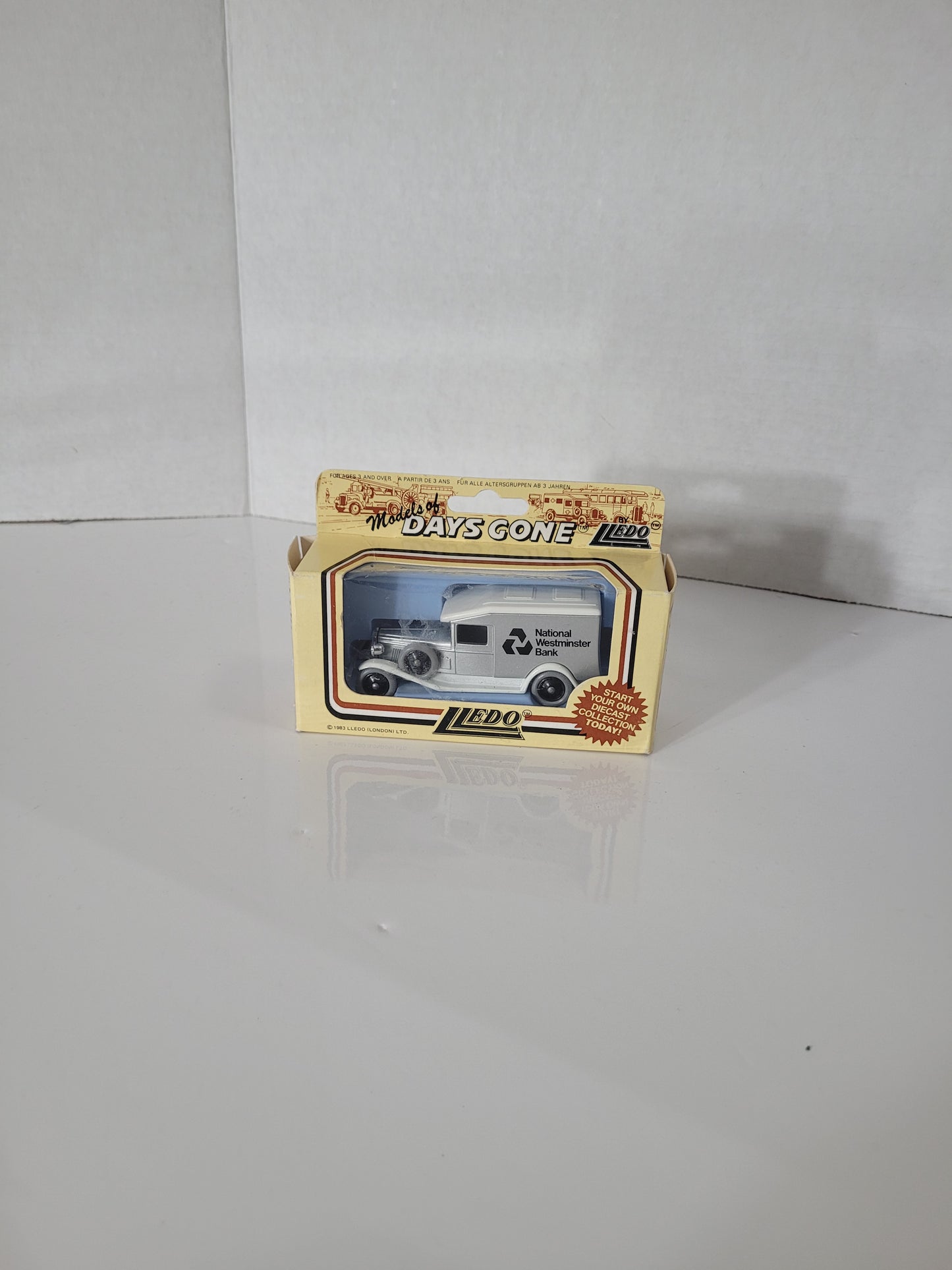 Vintage 1983 Lledo Days Gone National Westminster Bank 1936 Packard Van – Boxed