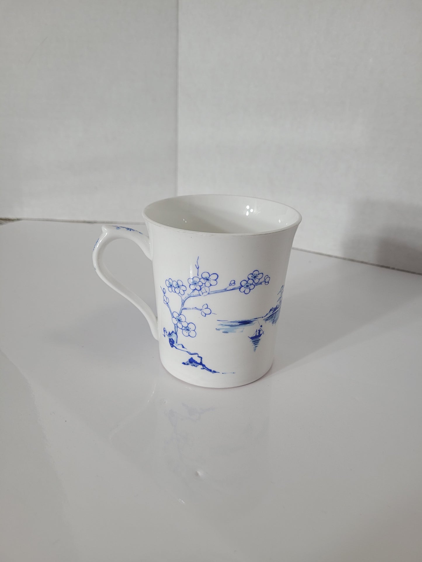 Queen’s Kang Hsi Collection Blue and White Fine Bone China Mug