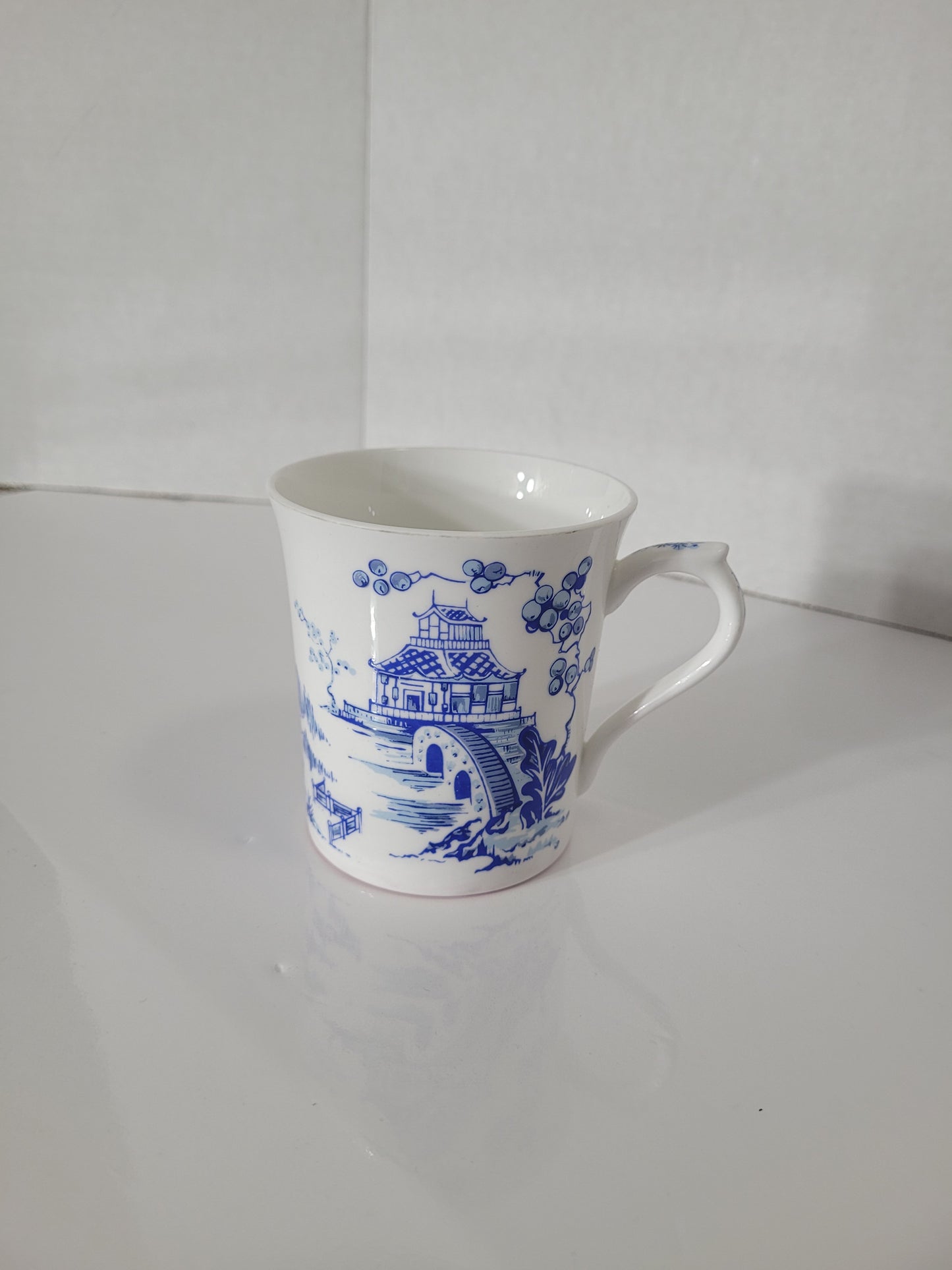 Queen’s Kang Hsi Collection Blue and White Fine Bone China Mug