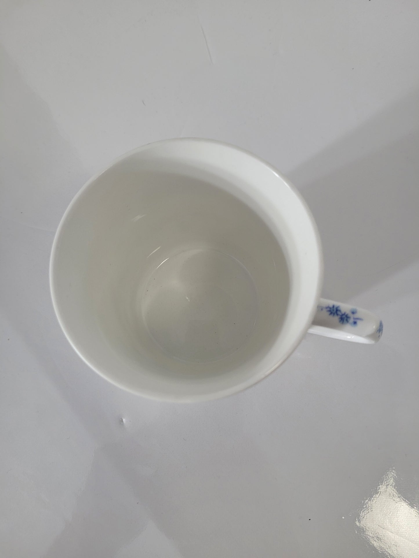 Queen’s Kang Hsi Collection Blue and White Fine Bone China Mug