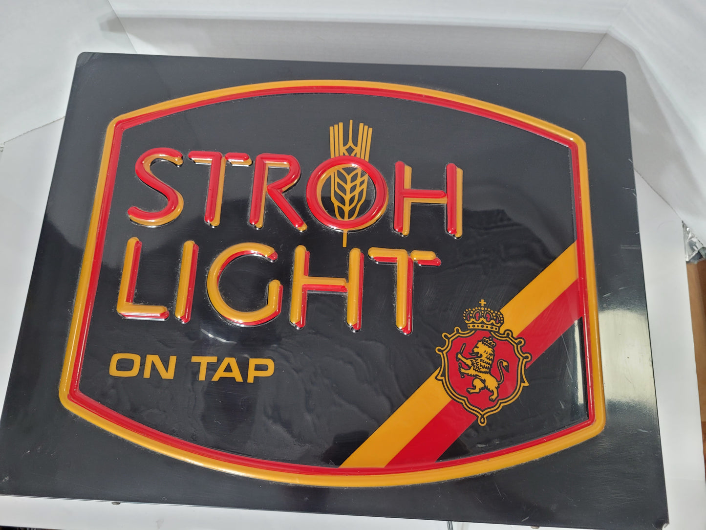 Vintage Stroh Light “On Tap” Lighted Faux-Neon Beer Sign – Working
