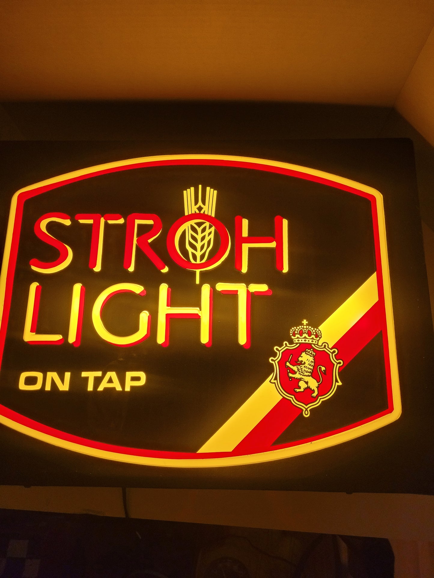 Vintage Stroh Light “On Tap” Lighted Faux-Neon Beer Sign – Working