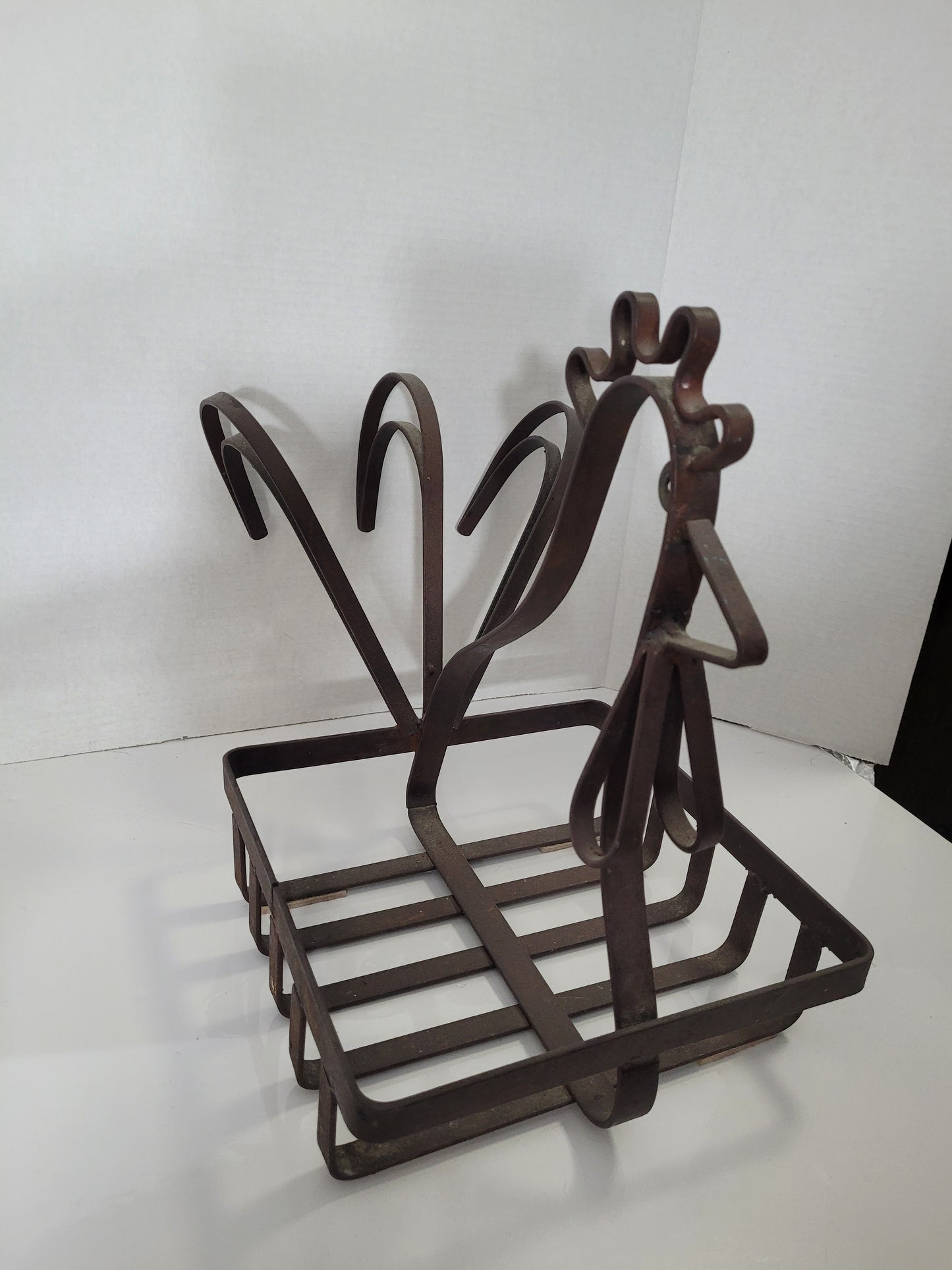 Rustic Iron Rooster Kitchen Basket – Farmhouse Countertop Décor