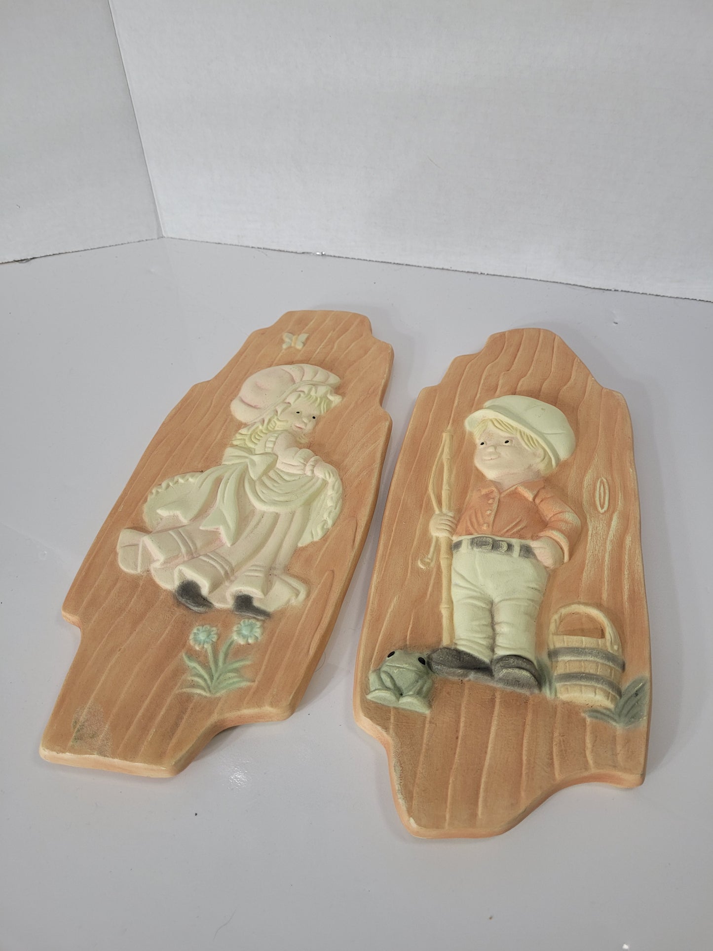 Vintage 1976 Arnel’s Boy & Girl Ceramic Wall Plaques – Set of Two