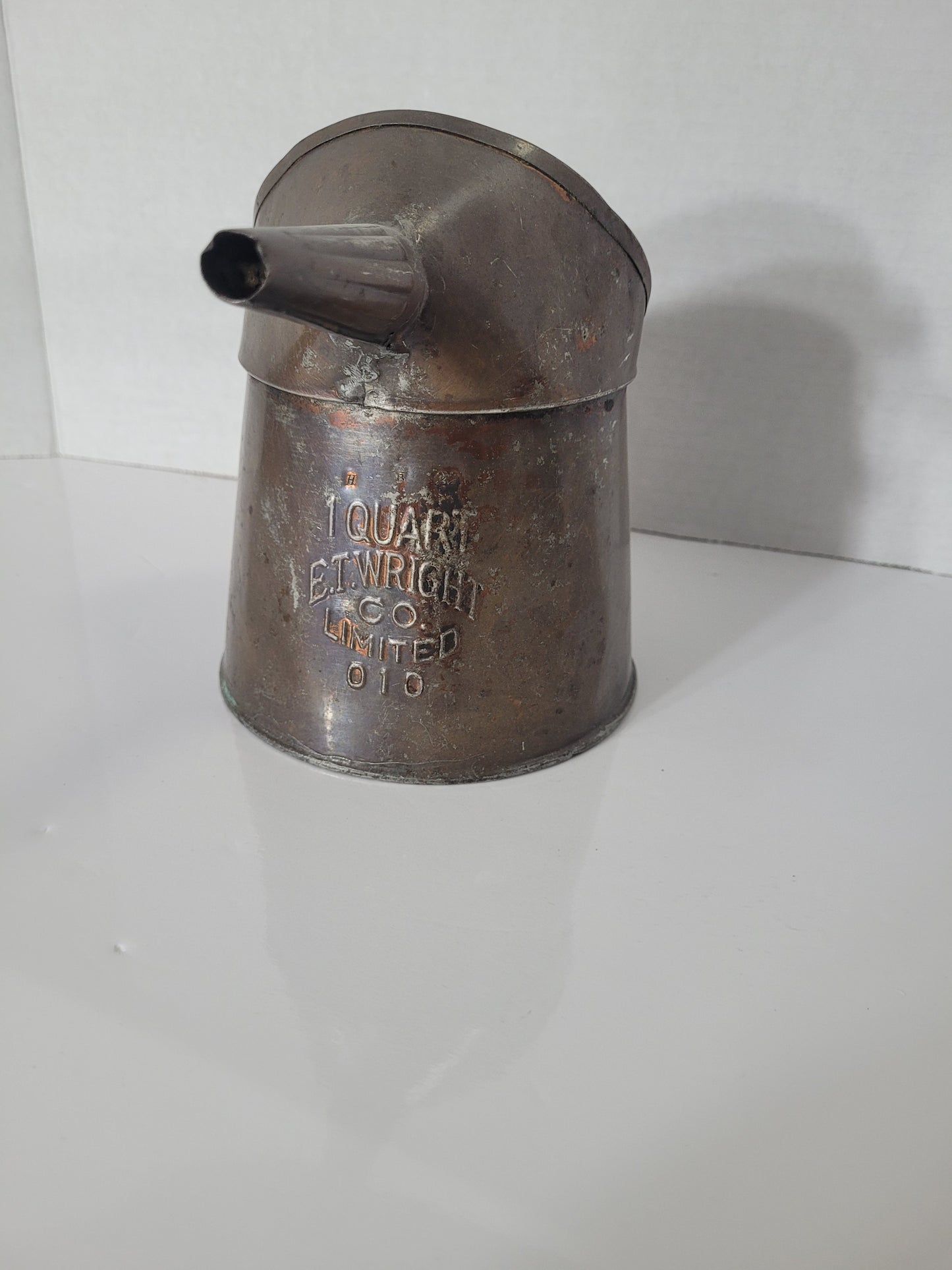 Antique E.T. Wright & Co. 1-Quart Metal Oil Measure