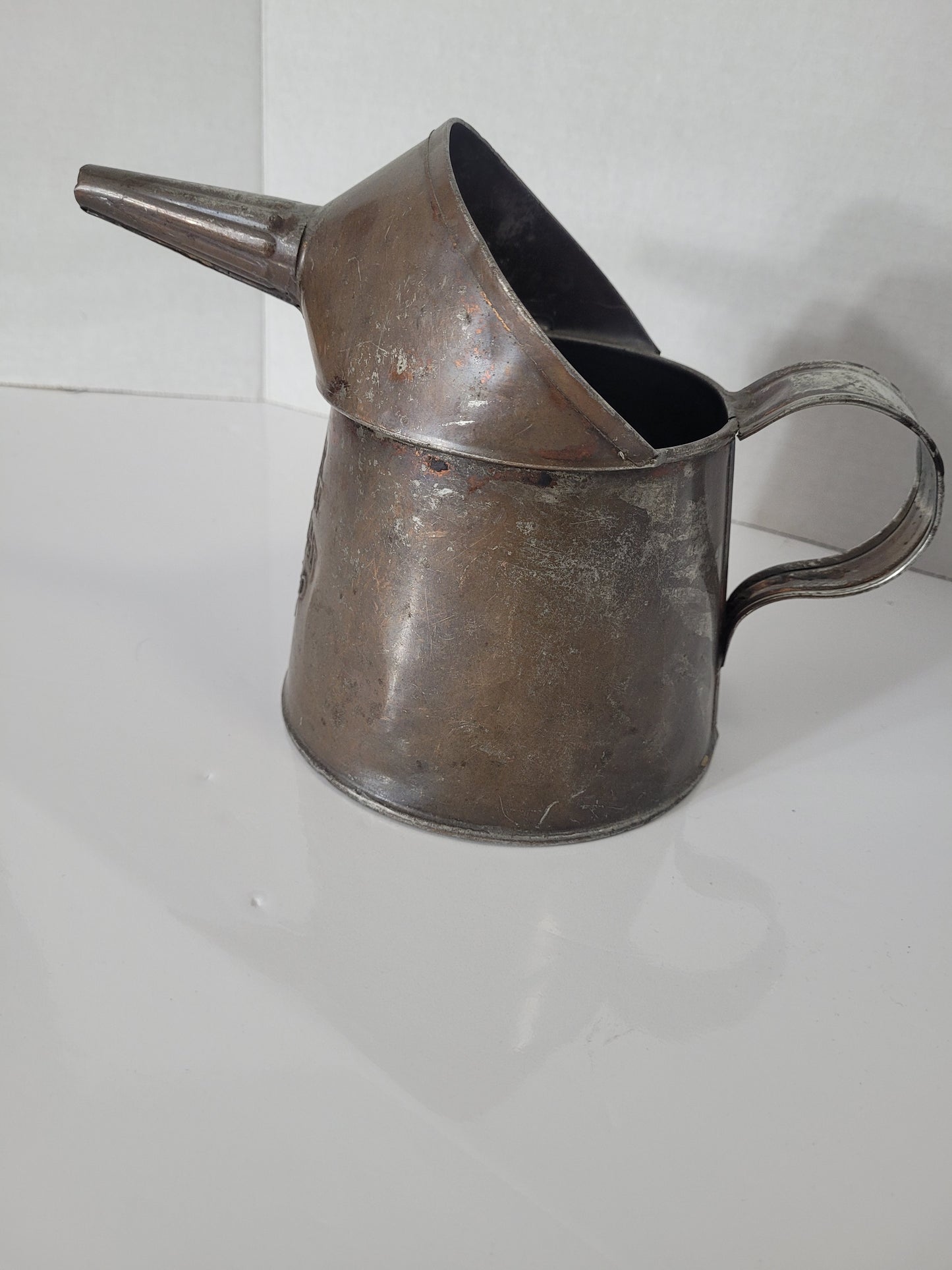Antique E.T. Wright & Co. 1-Quart Metal Oil Measure