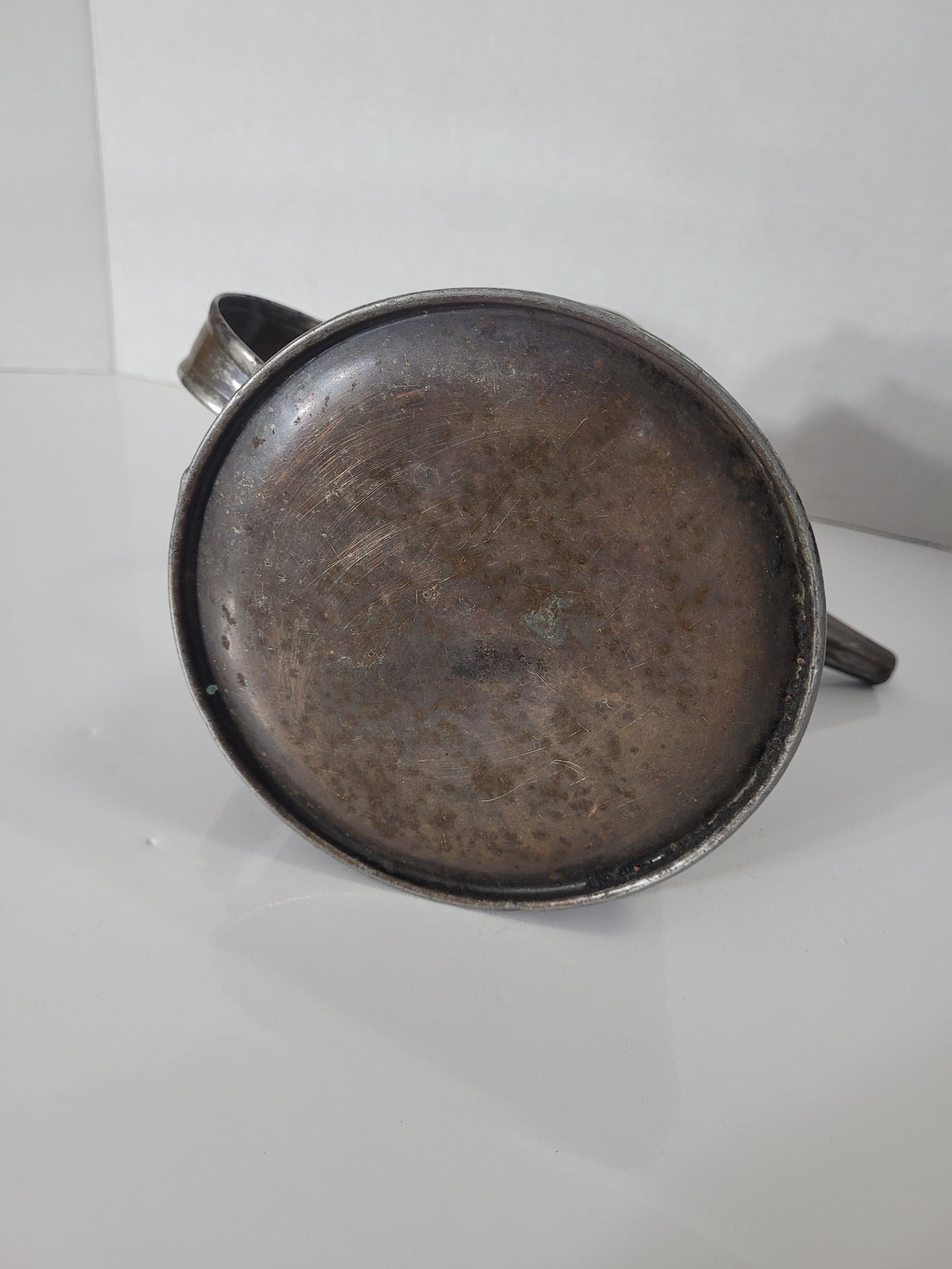 Antique E.T. Wright & Co. 1-Quart Metal Oil Measure