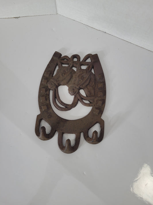 Vintage Iron Horseshoe & Horse Heads Wall Hook Rack – 6" x 9"