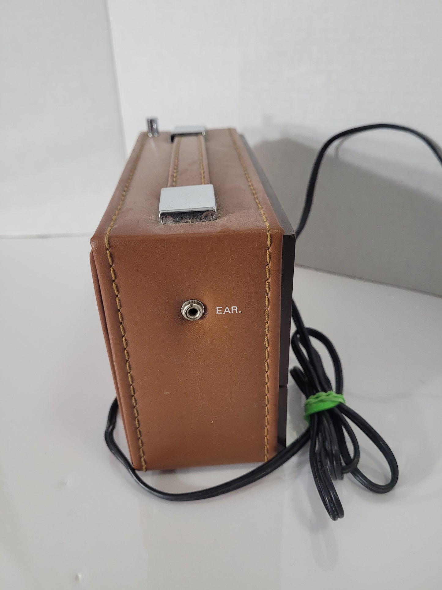 Vintage Magnasonic FM/AM Solid-State Portable Radio – Working