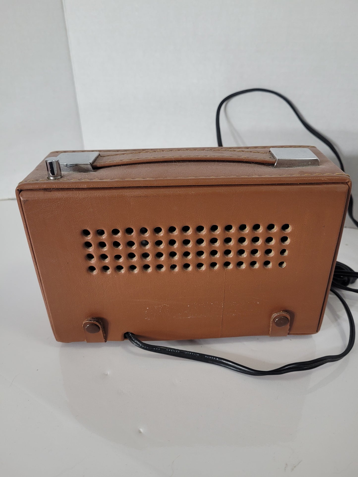 Vintage Magnasonic FM/AM Solid-State Portable Radio – Working