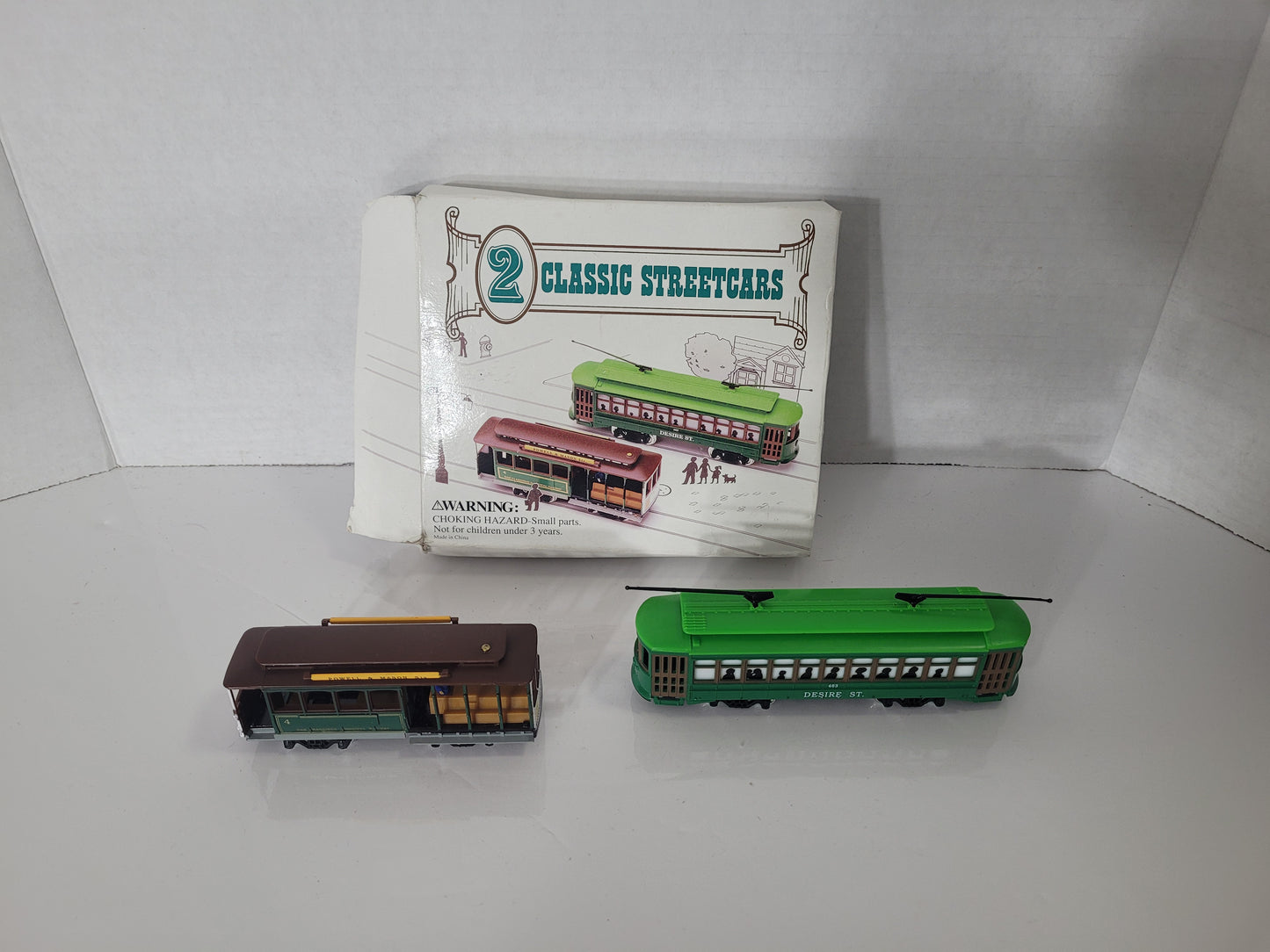Vintage HO-Scale Classic Streetcars Set – Desire Street Trolley & Powell and Mason Cable Car