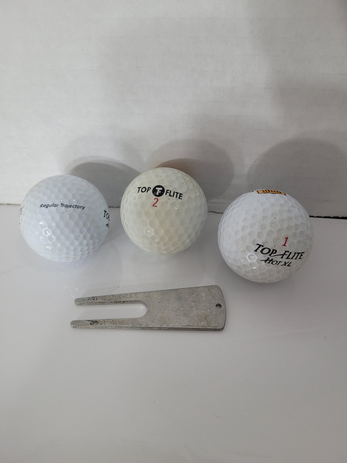 Vintage Saskatchewan Wheat Pool Golf Balls & Divot Repair Tool – 4-Piece Promotional Set