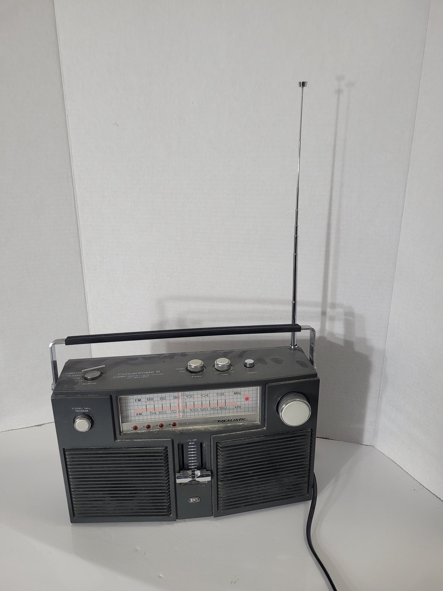 Vintage Realistic Concertmate 8 AM/FM Stereo Radio & 8-Track Player – Model 14-920A