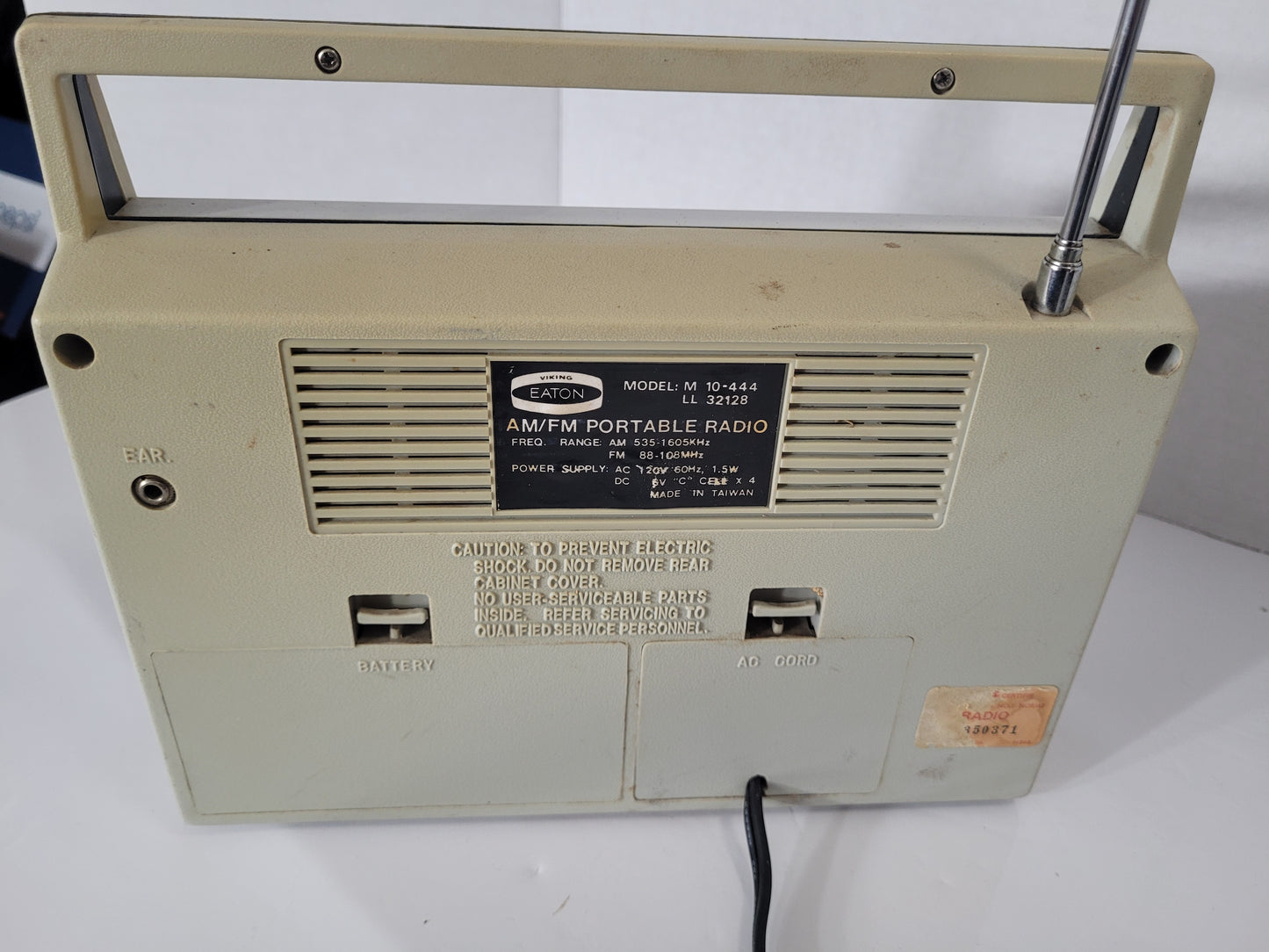 Vintage Eaton’s Viking AM/FM Portable Radio – Model M 10-444 – Working