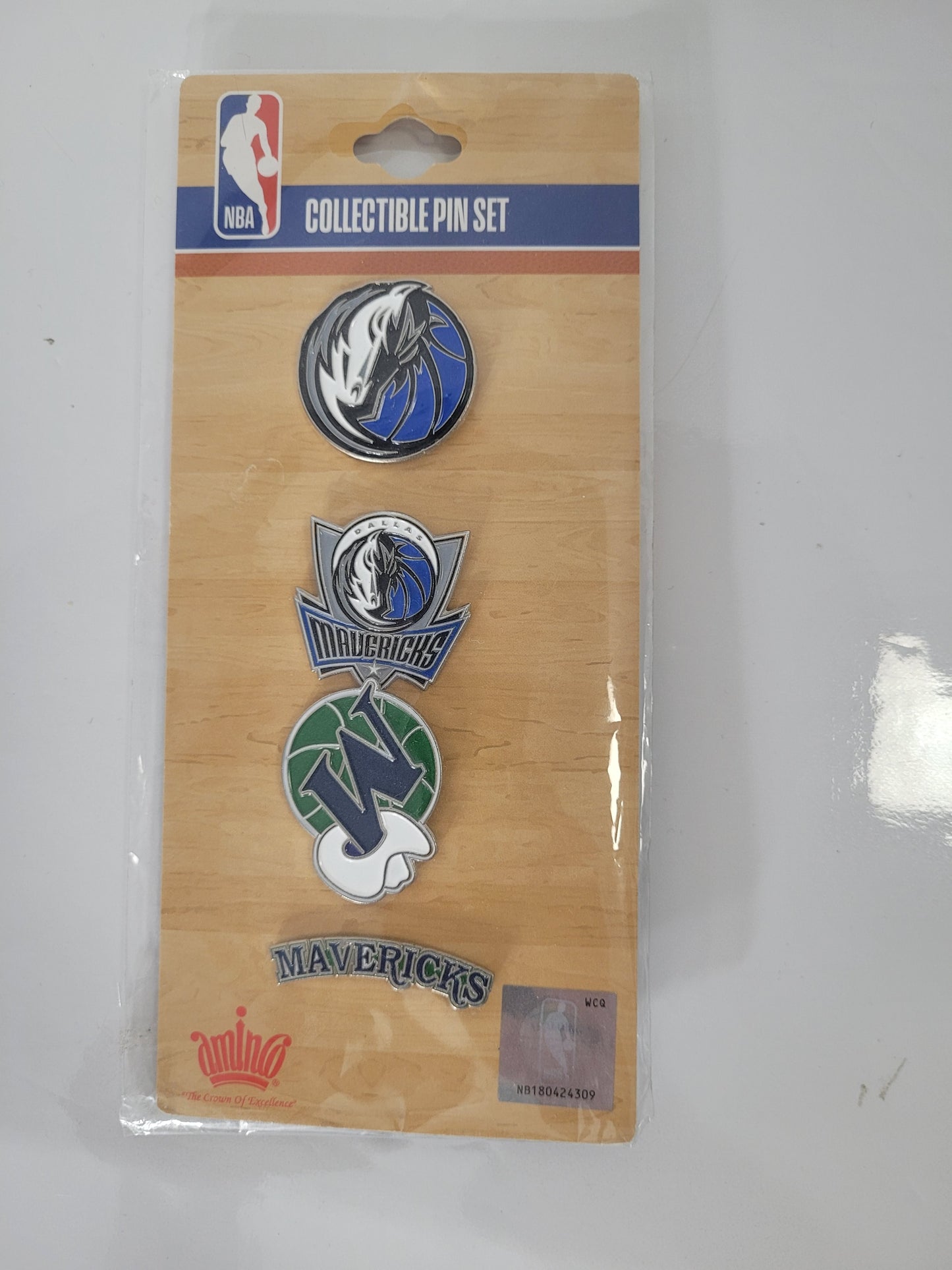 Dallas Mavericks NBA 4-Piece Logo Evolution Collectible Pin Set – Aminco – New in Package