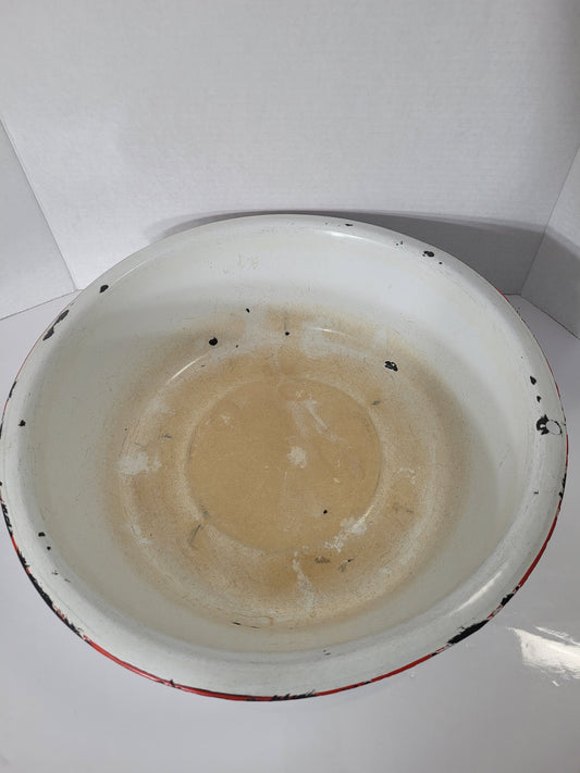 Vintage White Enamelware Wash Basin with Red Rim – 16.5" Diameter