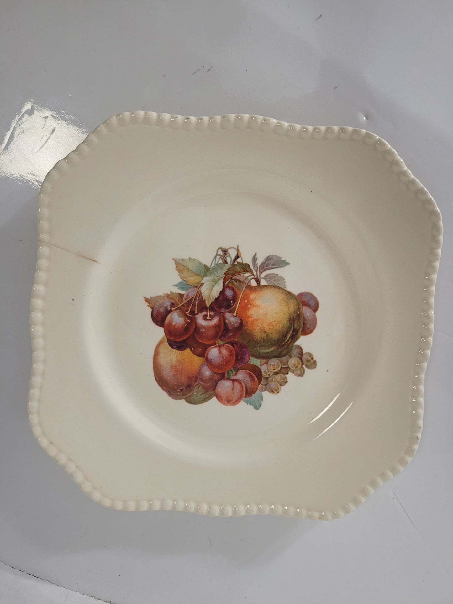 Vintage Soho Pottery Ambassador Ware Fruit Plate – England – 8"