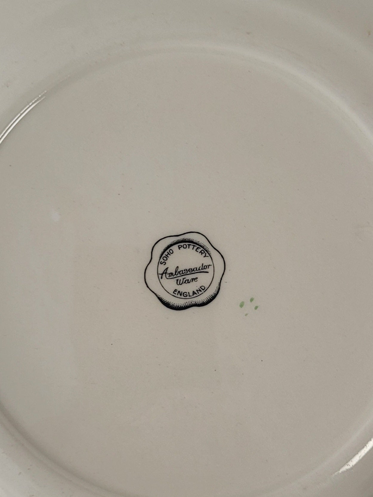 Vintage Soho Pottery Ambassador Ware Fruit Plate – England – 8"