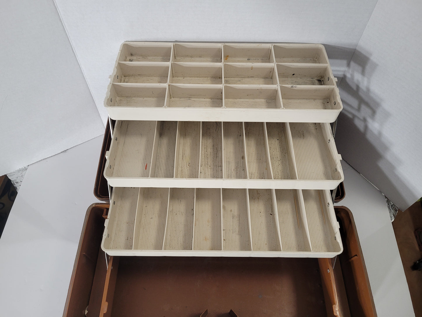 Vintage Old Pal 1090 Three-Tier Fishing Tackle Box – Brown & Cream