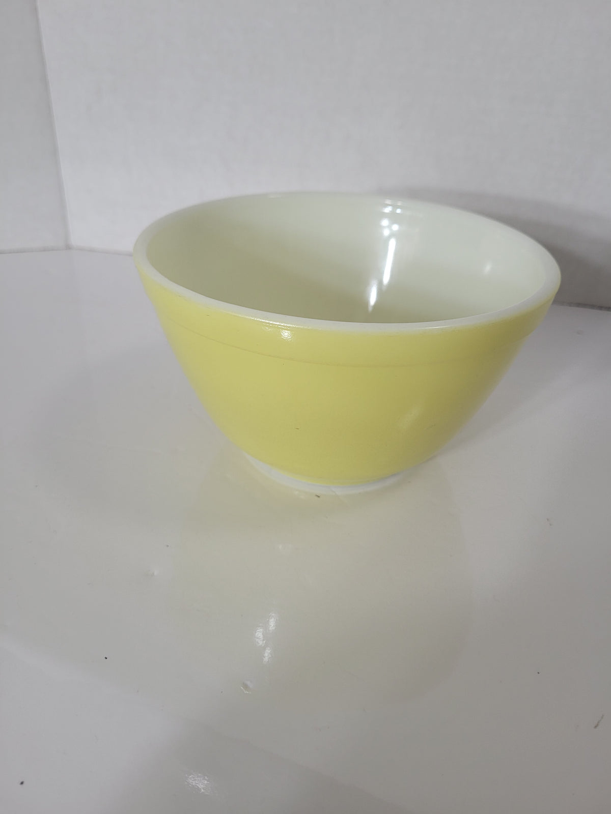 Vintage Pyrex 401 Yellow Mixing Bowl – 1½ Pint – No. 38