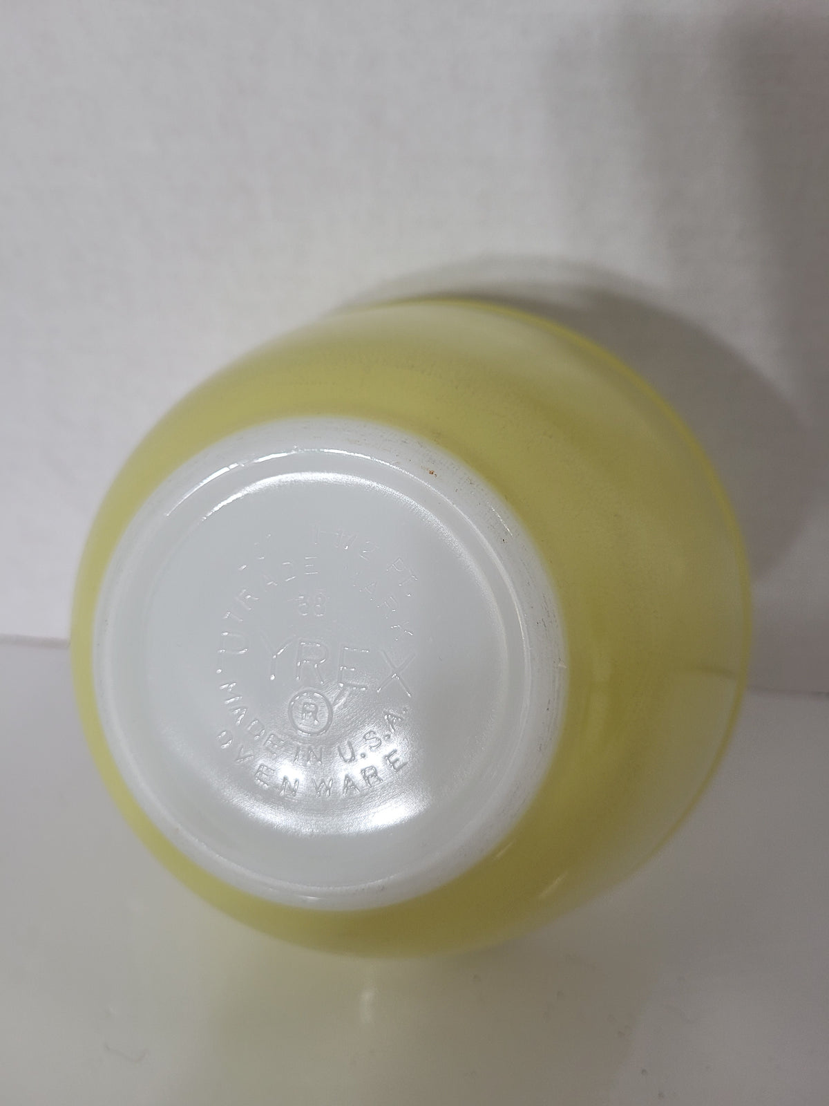 Vintage Pyrex 401 Yellow Mixing Bowl – 1½ Pint – No. 38