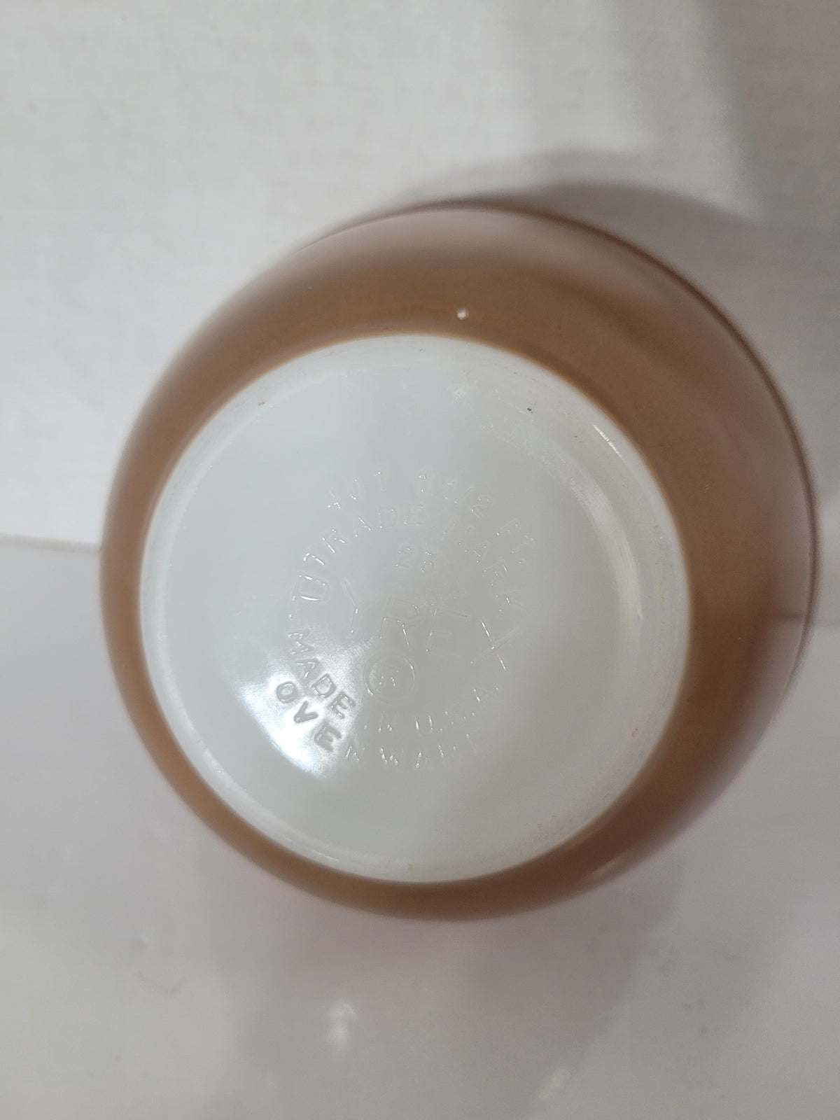 Vintage Pyrex 401 Brown Mixing Bowl – 1½ Pint – No. 23