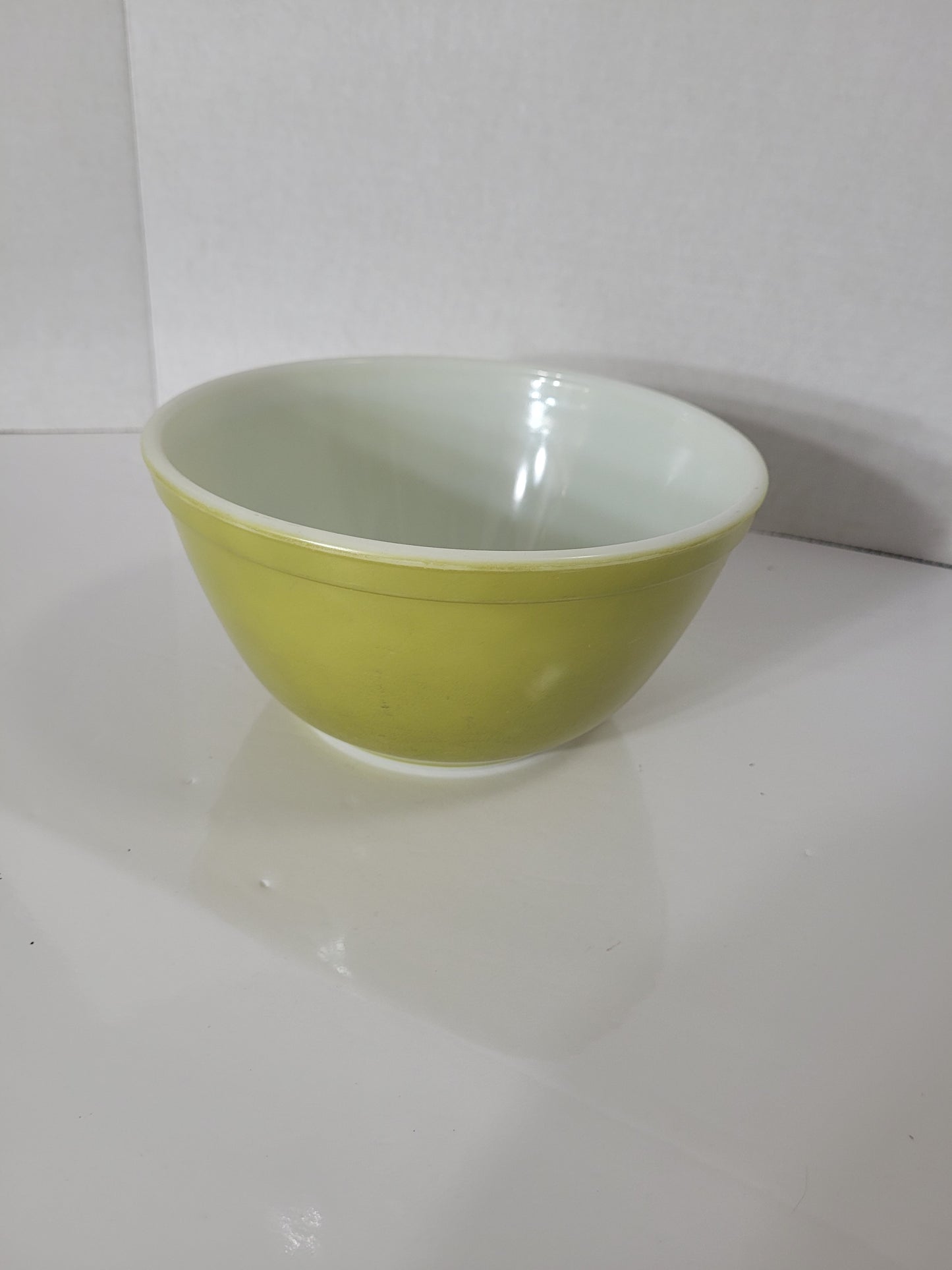 Vintage Pyrex 402 Green Mixing Bowl – 1½ Quart – No. 28