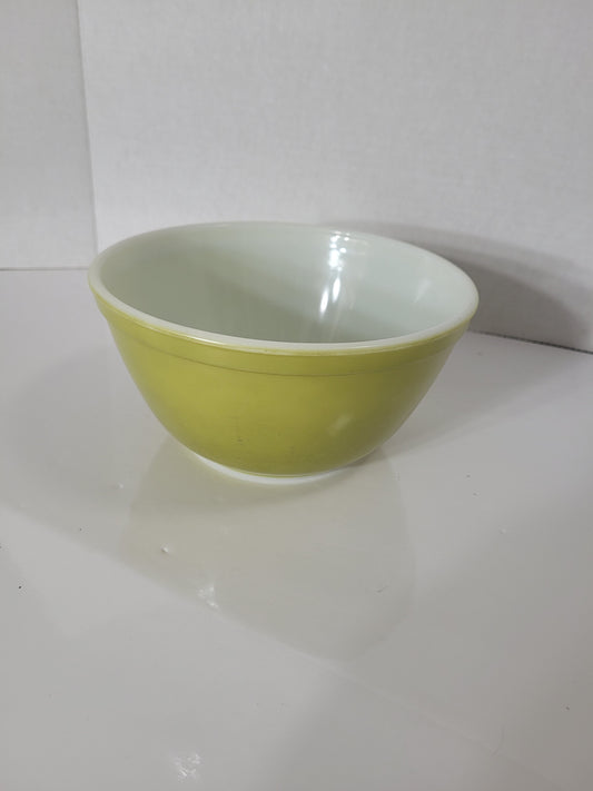 Vintage Pyrex 402 Green Mixing Bowl – 1½ Quart – No. 28