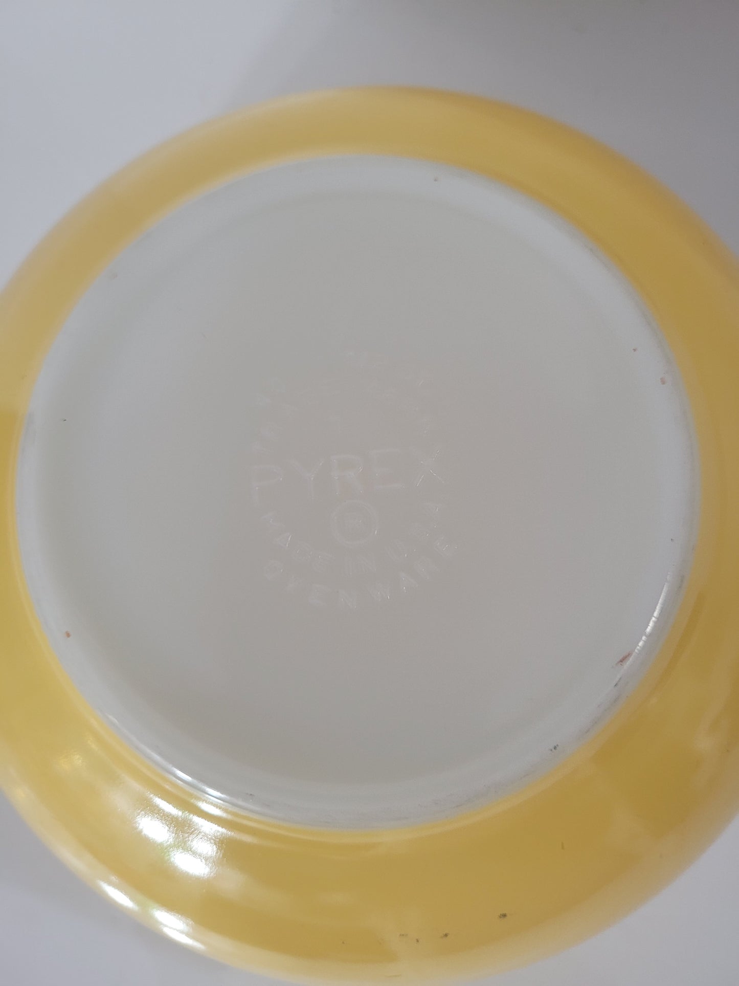 Vintage Pyrex 403 Yellow Mixing Bowl – 2½ Quart – No. 1