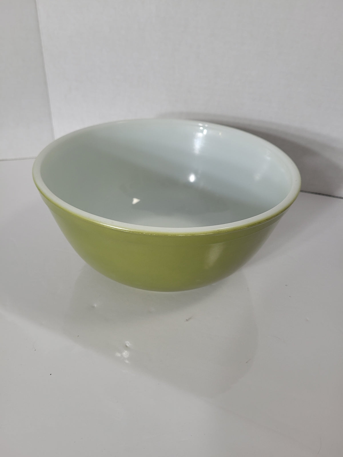 Vintage Pyrex 403 Primary Green Mixing Bowl – 2½ Quart – No. 26