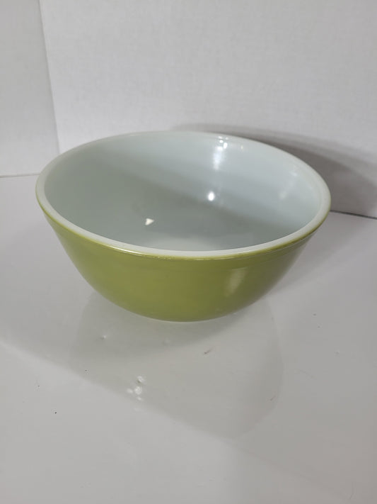 Vintage Pyrex 403 Primary Green Mixing Bowl – 2½ Quart – No. 26